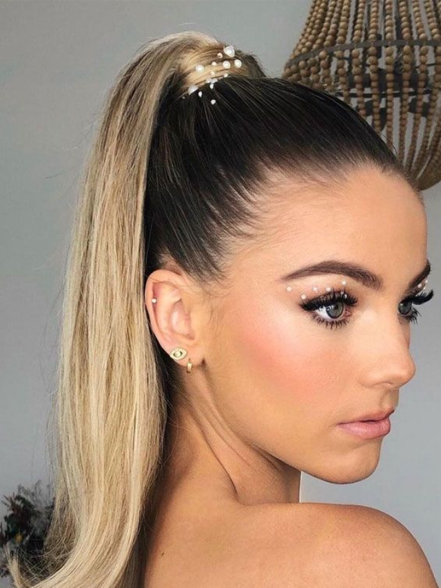 Elevate Your Look with 9 Chic Christmas Updos