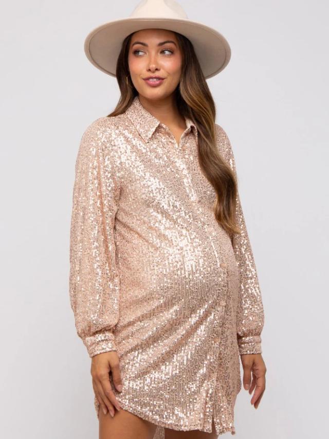 Flaunt Chic Maternity Fashion For A Festive Christmas